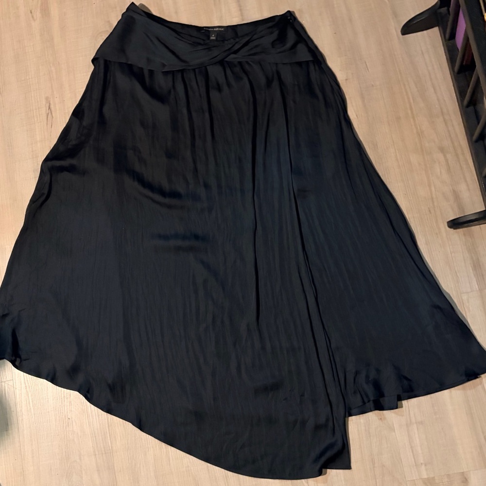 Banana Republic Asymmetrical Black Skirt midi
